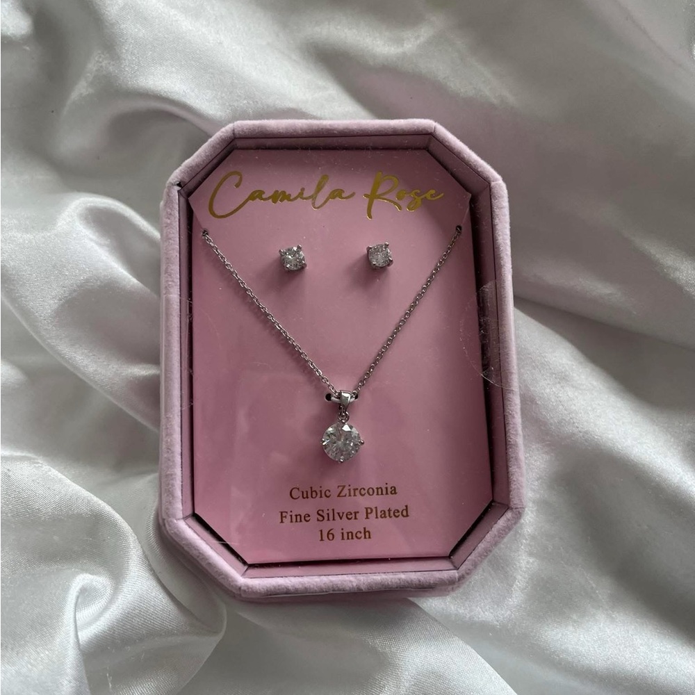 Necklace : Elegant